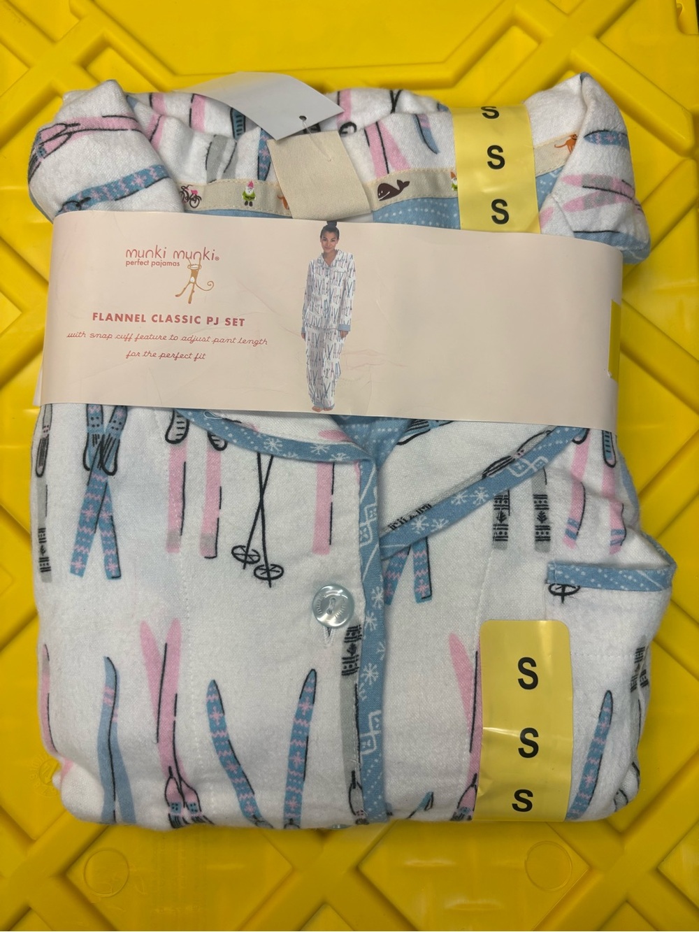 Munki Munki Small Flannel 2 Piece Pajamas Set Skis Very Soft Women’s
